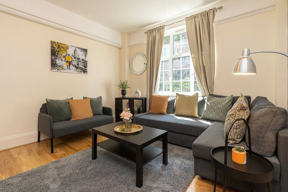 Фото Charming 2 Bedroom Flat in Kensington High Street