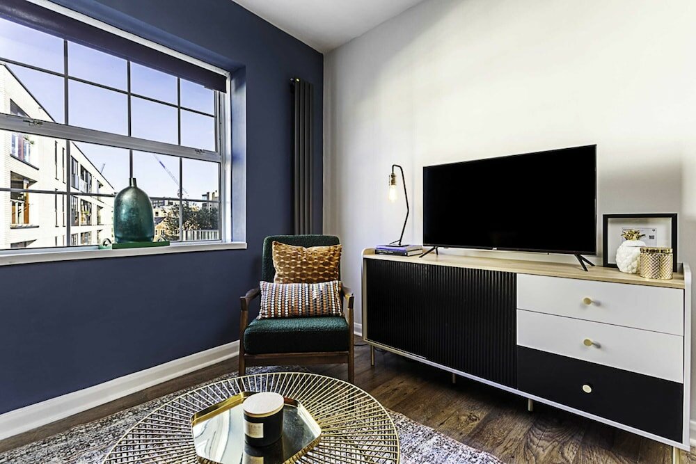 Фото Beautiful Aldgate Apartment