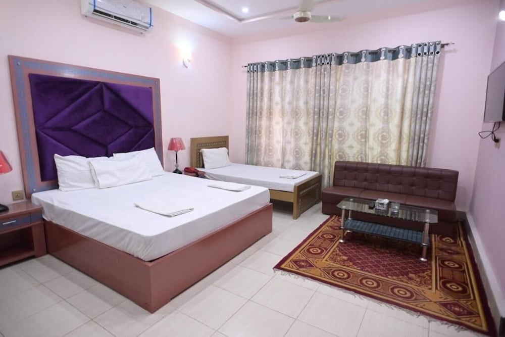 Фото Hotel Shaheen Continental Multan