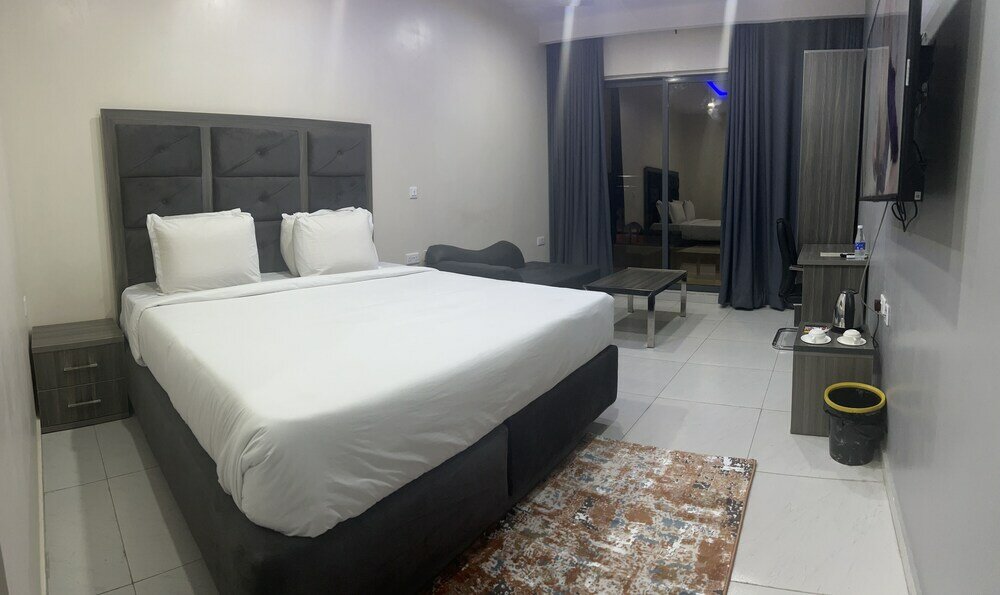 Фото De Rigg Place Victoria Island