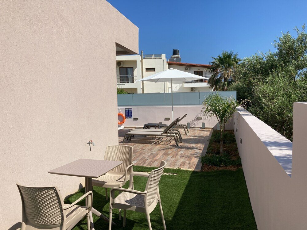 Фото Sarpidon Suites