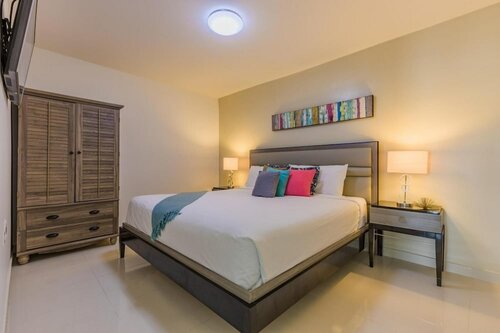 Апартаменты Koyari Modern Condos 3 w Private Roof Deck в Ноорде