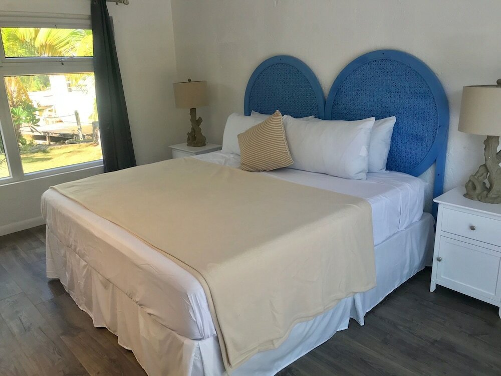 Фото Отель The Sunset Cove And Rainbow Room