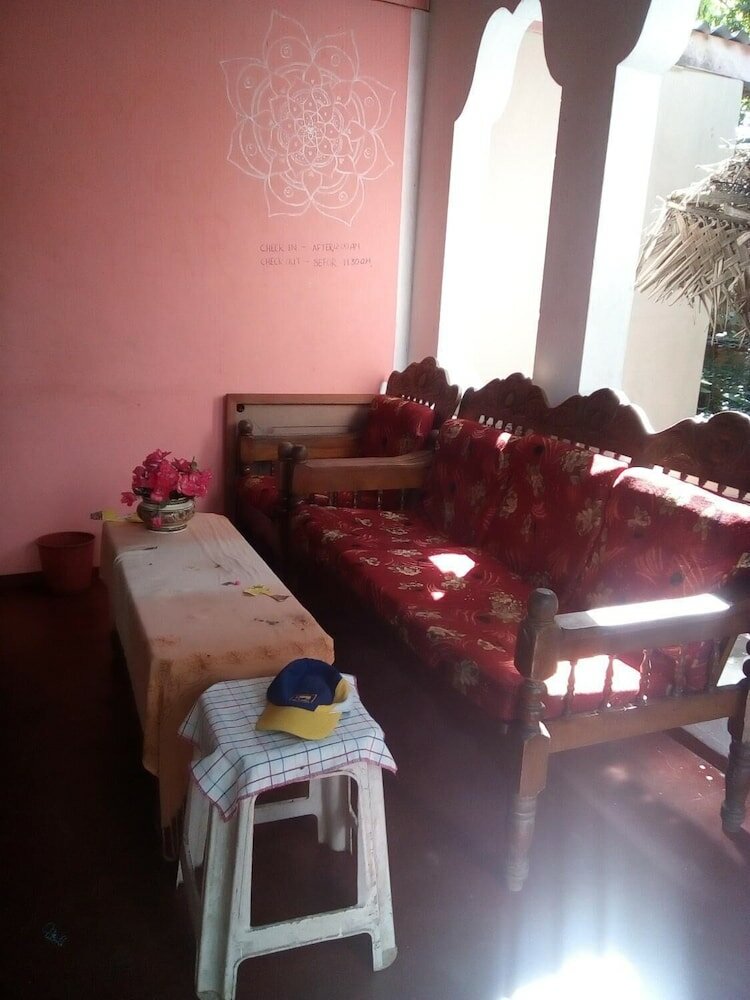 Фото Thevindu guest & red mud resturent