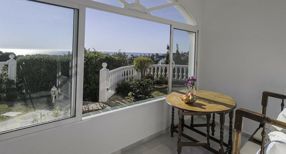 Фото Spacious Villa With Impressive Views