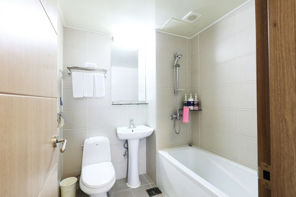 Фото Ace Family Hotel