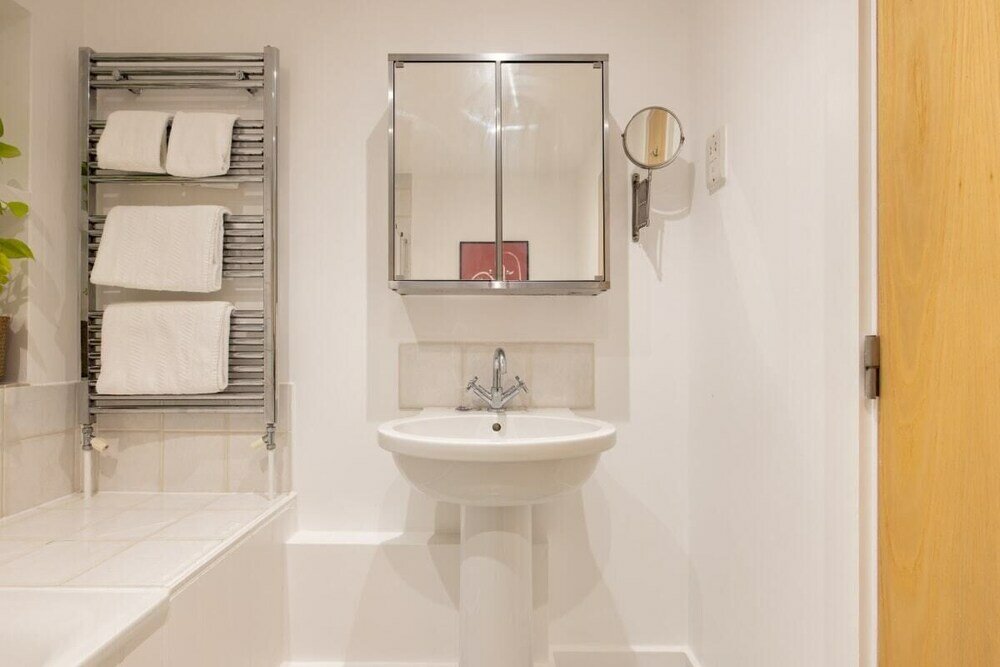 Фото The London Loft - Glamorous 2bdr Flat With Parking