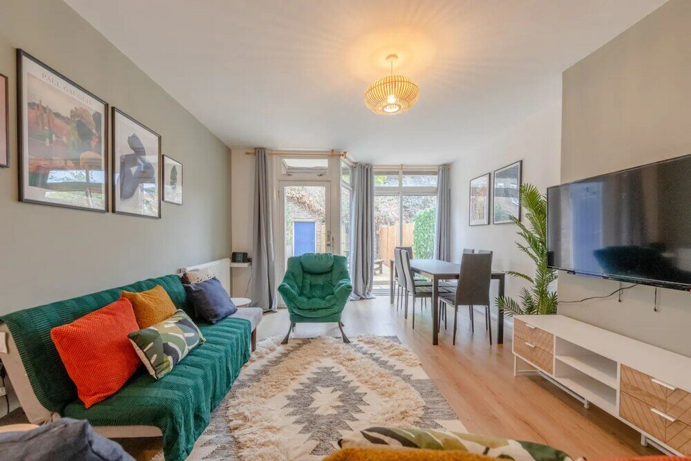 Фото Central 3 Bedroom House With Garden