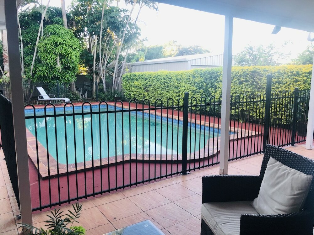 Фото Ainslie Manor B&b