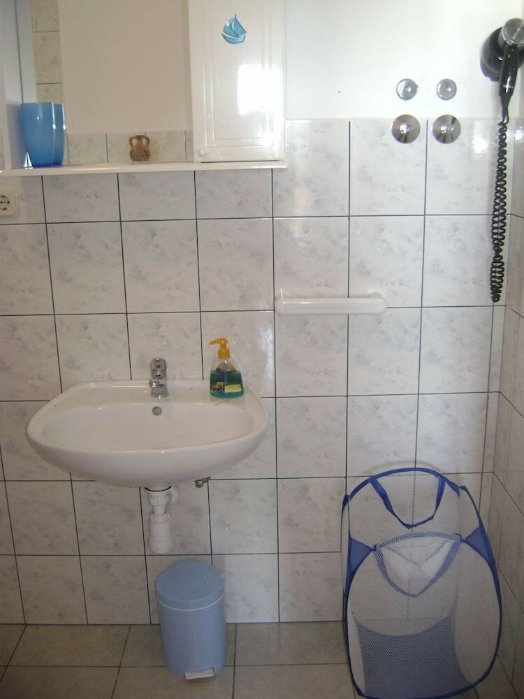 Фото Toni - With Pool and View - A1