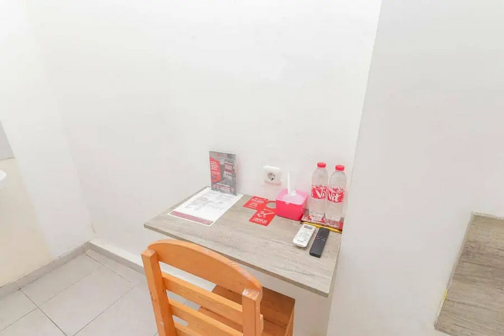 Фото RedDoorz near Kaza Mall Surabaya