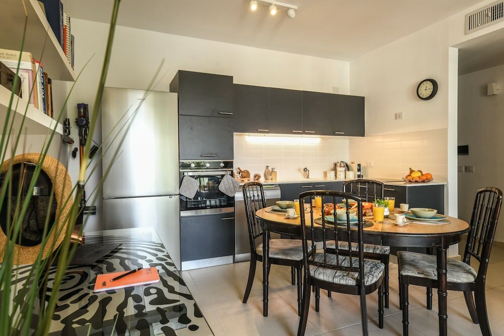 Фото Cozy Nest Apartment with balcony