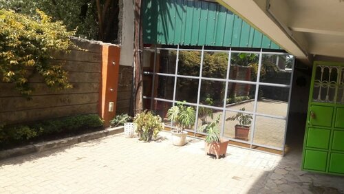 Гостиница Marlin Guest Resort в Накуру