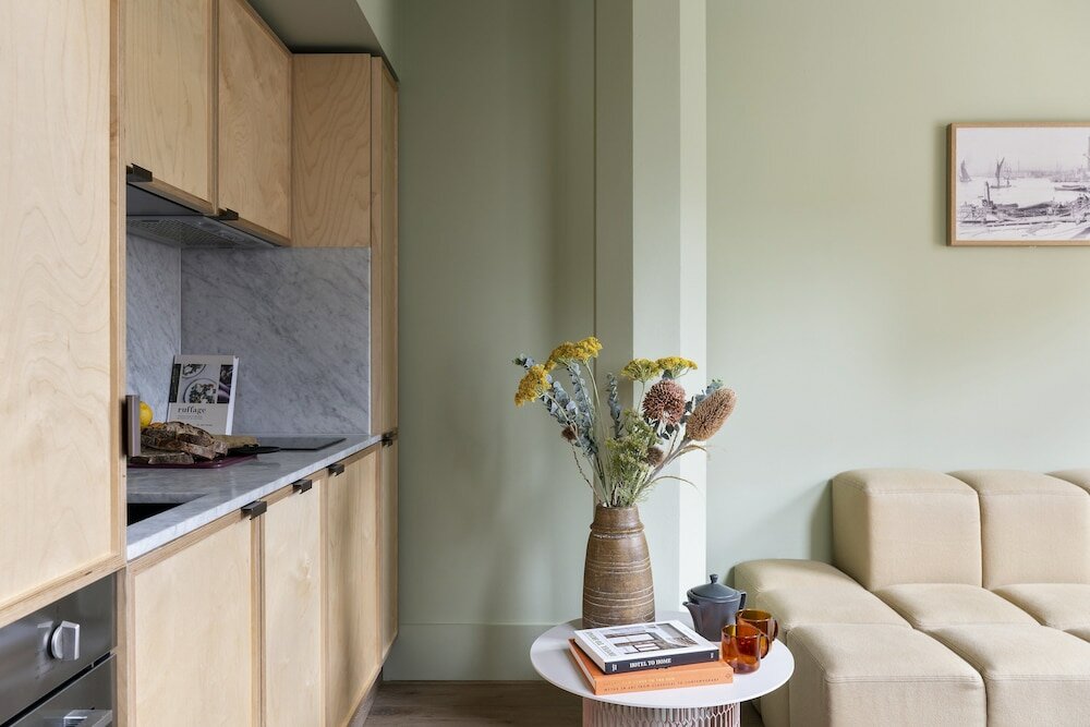 Фото Locke At Broken Wharf