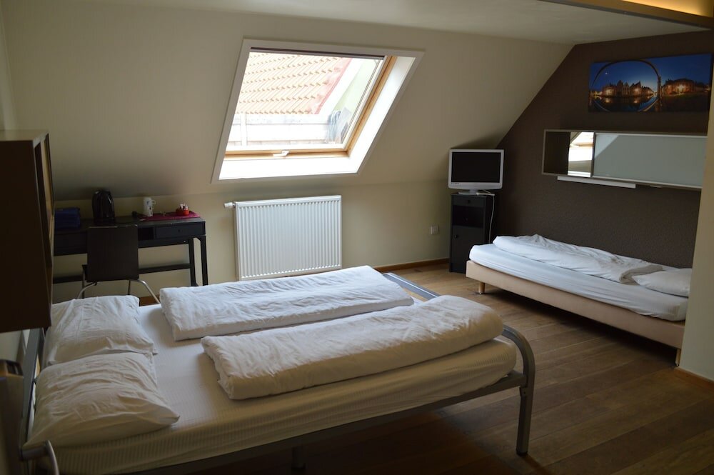 Фото St Christopher's Inn Bauhaus Budget Hotel - Hostel