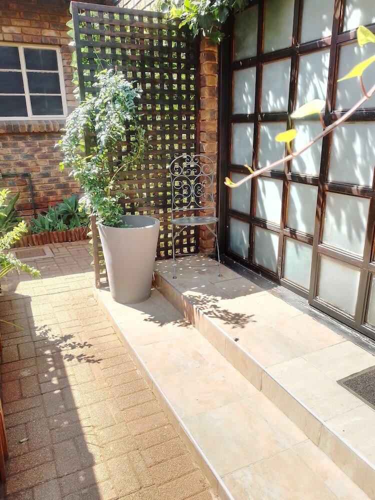 Фото Self Catering Studio Cottage