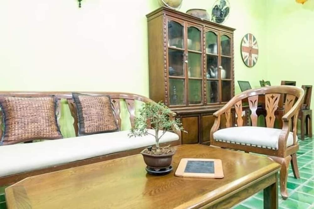 Фото Plus Hostel Ayutthaya