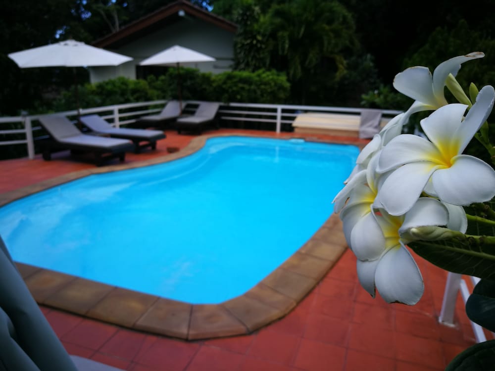 Фото On The Hill Karon Resort