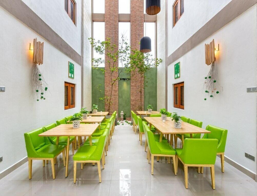 Фото J Leaf Hotel