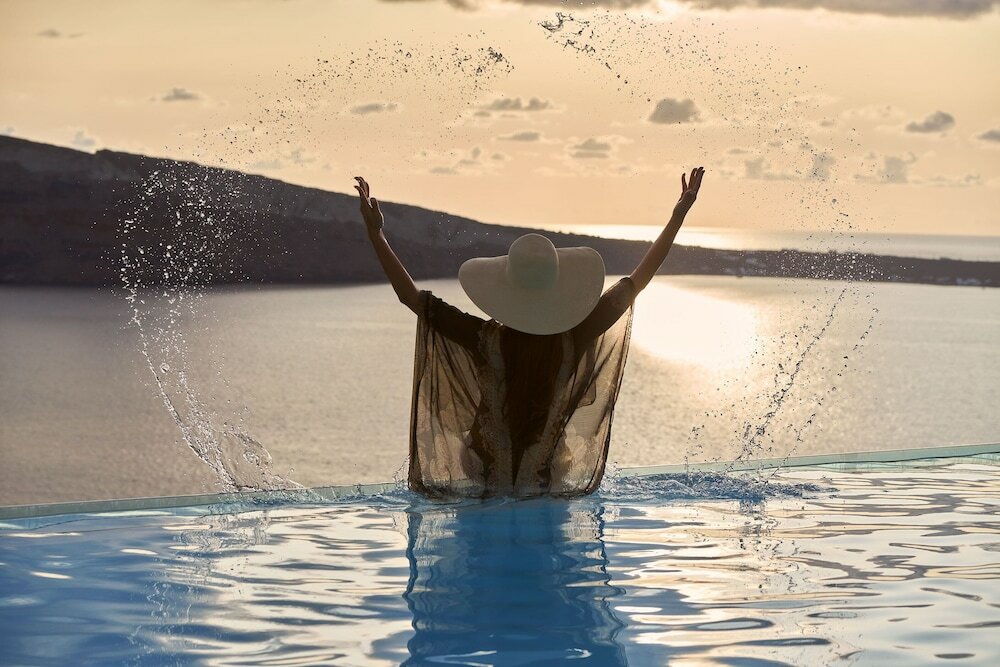 Фото Charisma Suites