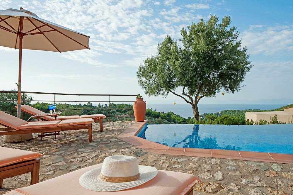 Фото Poikilma Alonissos Villas