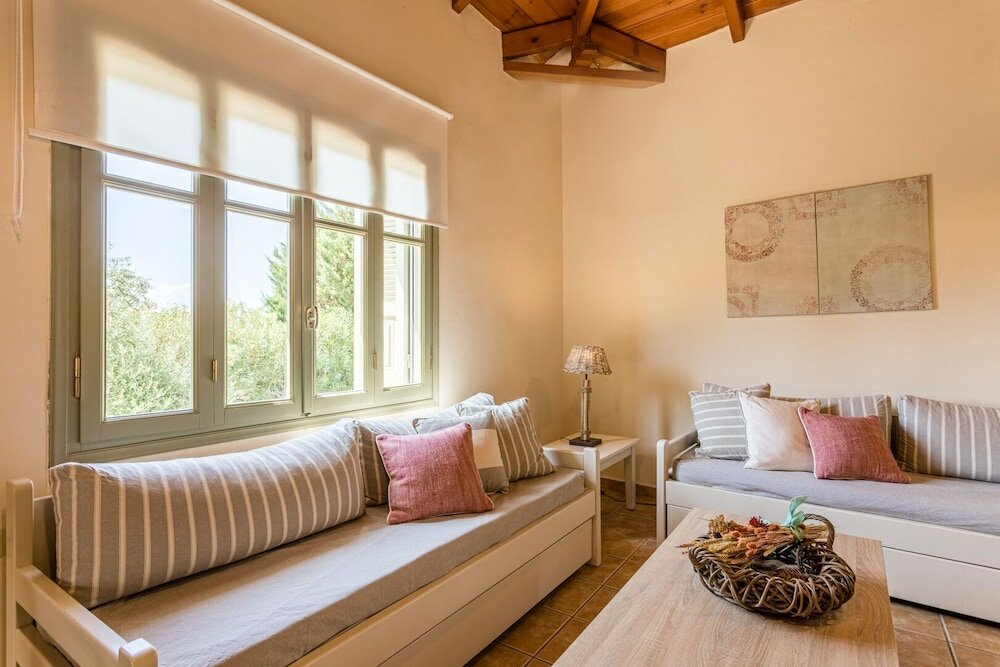 Фото Lithos Stoupa Villas