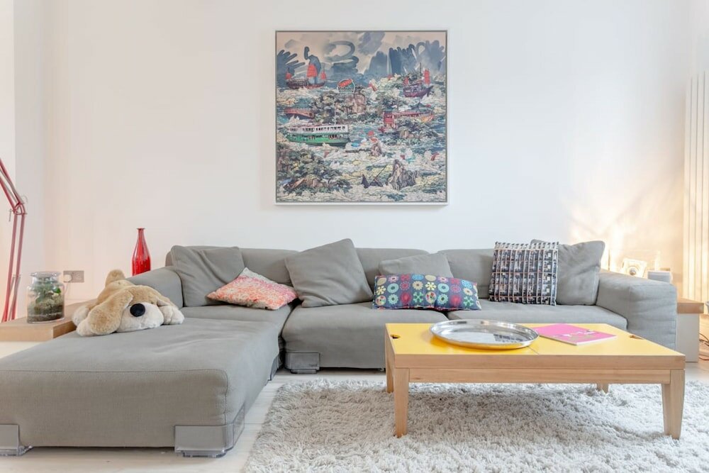 Фото Stylish 2 Bedroom Apartment in London