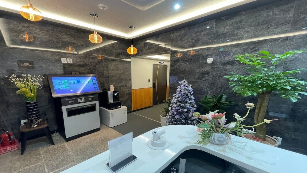 Фото The Road Hotel