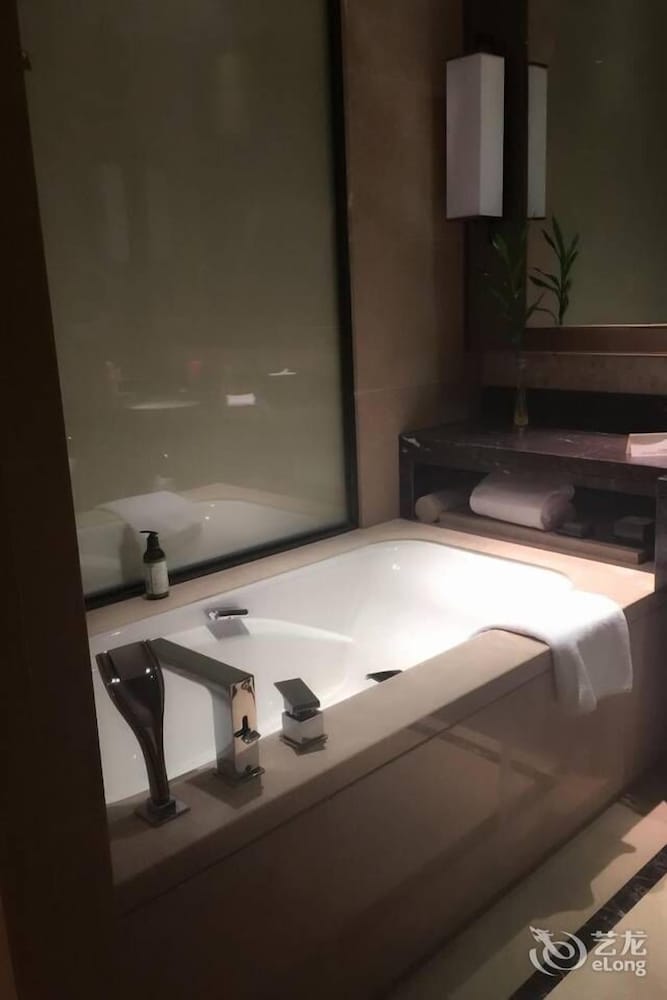 Фото Nanjing Wanda Realm Hotel