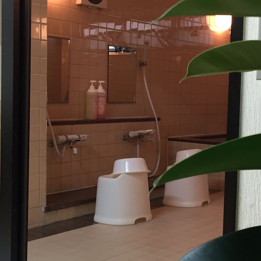 Фото T&k Hostel Kobe Sannomiya East