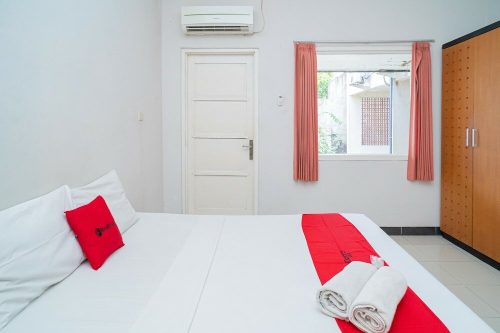 Фото RedDoorz near Rumah Sakit Baptis Kediri
