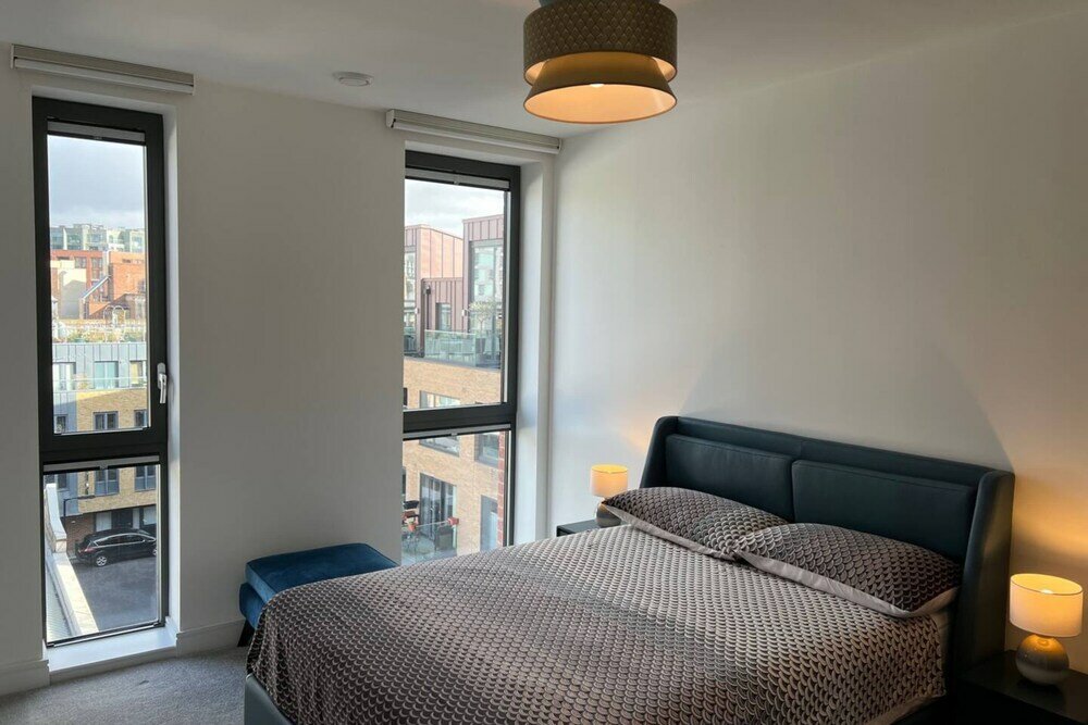 Фото Luxurious and Central 2-bed-flat