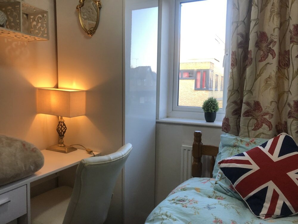 Фото Centrally Located 4 Bedroom House