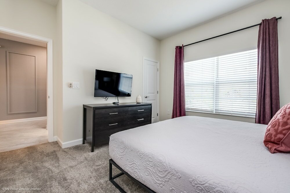 Фото Stylish Home w Private Pool, 10 Min. From Disney!