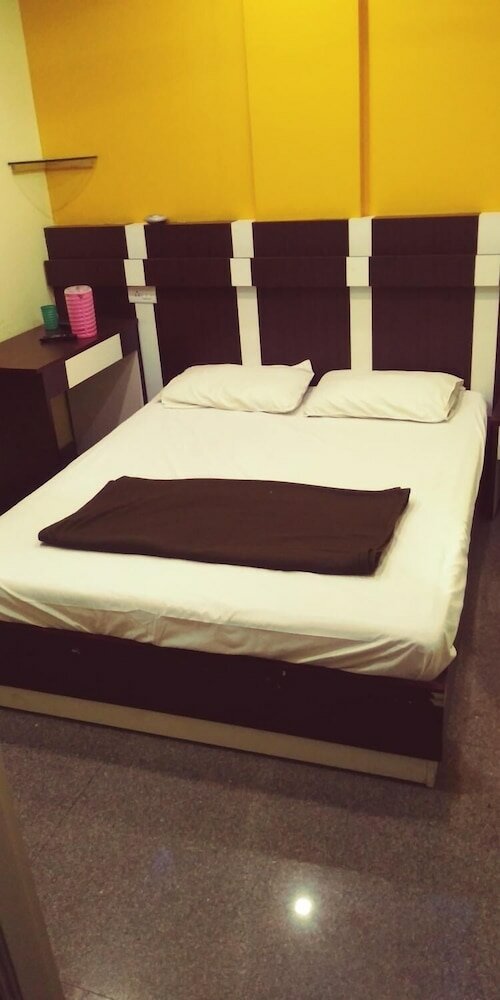 Фото S R Guest House