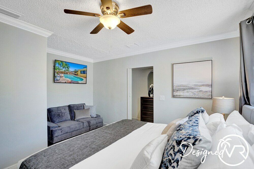 Фото Beautiful 4 Br with Private Heated Pool