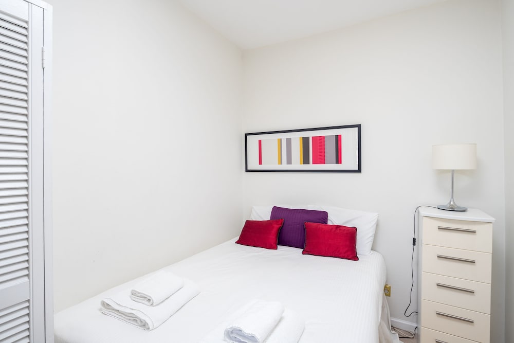 Фото Altido Social Distancing for 4 in Earl's Court