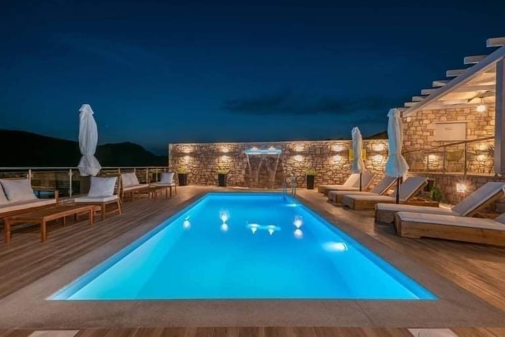 Фото Lithoessa Luxury Apartments