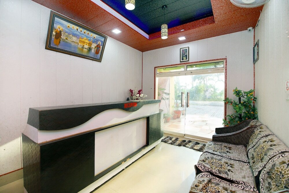 Фото Spot On 42785 Mr Shawarma Family Restaurant & Hotel