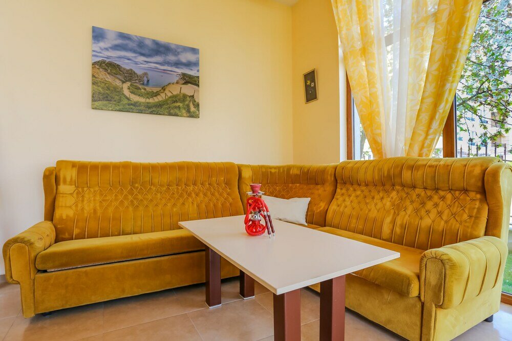Фото 2 Bedroom Apartment in Dafinka Guest House