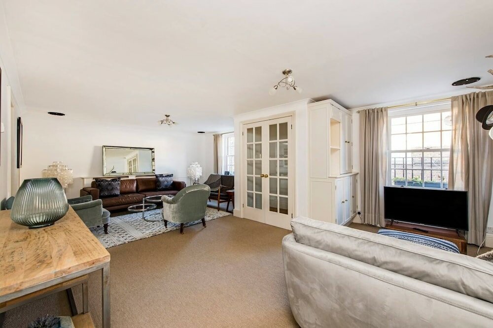 Фото Beautiful 2-bed Flat, Notting Hill