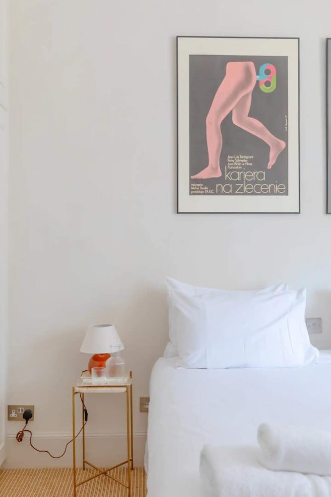 Фото Stylish 2bd Flat - 5 Minute Walk to Notting Hill!