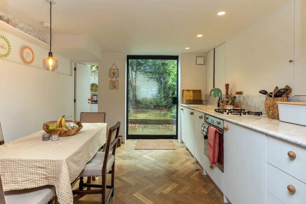 Фото Beautiful 2 Bedroom Townhouse With Garden in Kentish Town