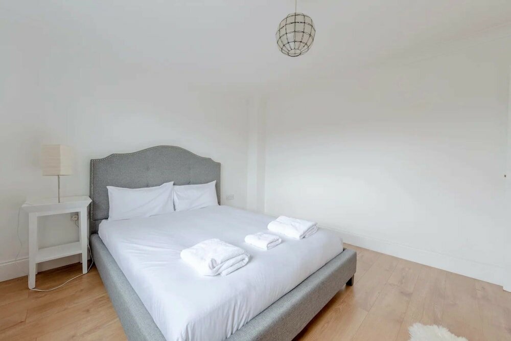 Фото Bright & Spacious 5bd House - Peckham