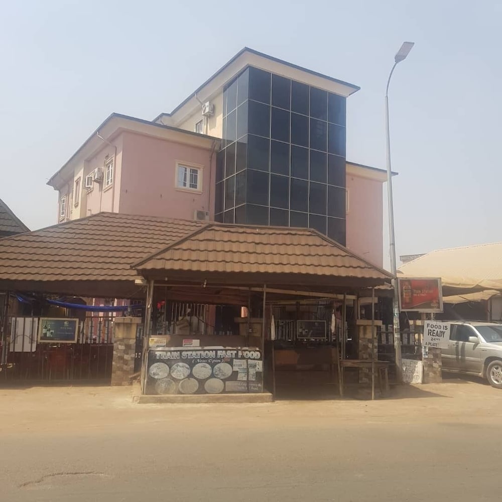 Фото отеля 1