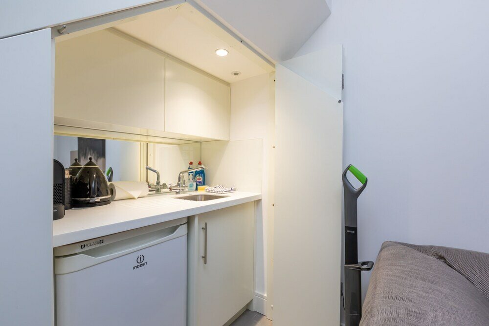 Фото Central and Unique 1 Bedroom Mews House in Mayfair