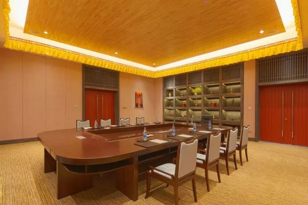 Фото Evergrande Hotel Nyingchi