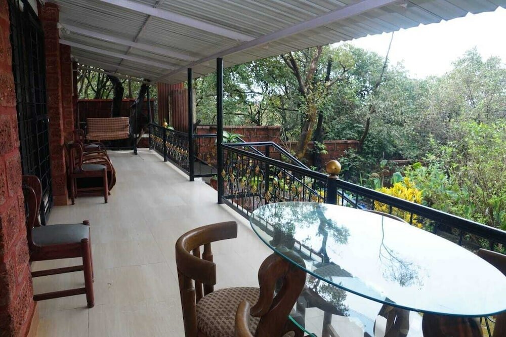 Фото Hotel Godai Girikunj