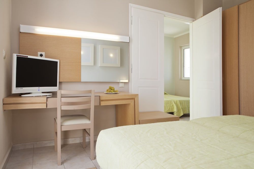 Фото Sovereign Beach Hotel - All Inclusive