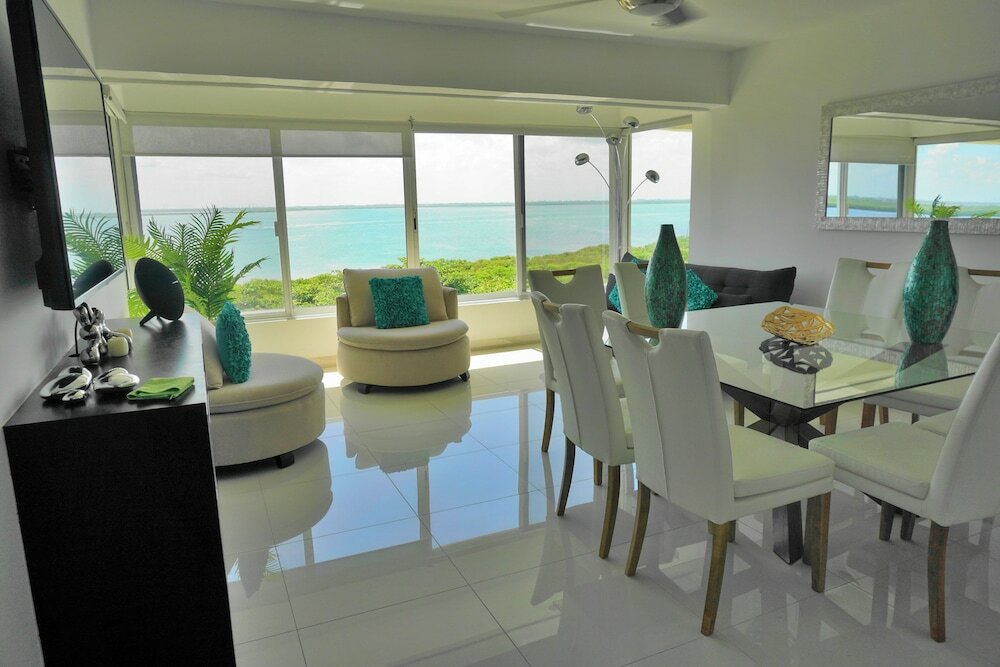 Фото Beachfront Penthouses at Brisas by The Spot